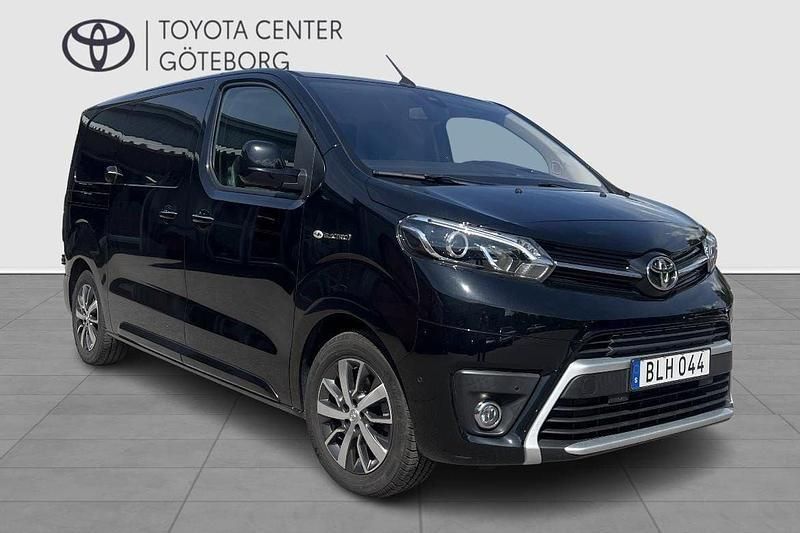 Svart Begagnad 2021 Toyota Proace Van | 359 900 kr (Lite dyr) - Bild 1/4