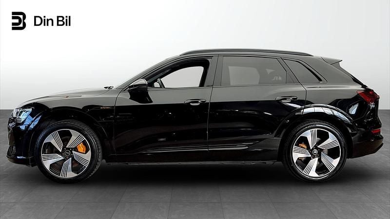 Begagnad Audi e-tron S-Line 300 kW (408 HK) 2022 Svart SUV