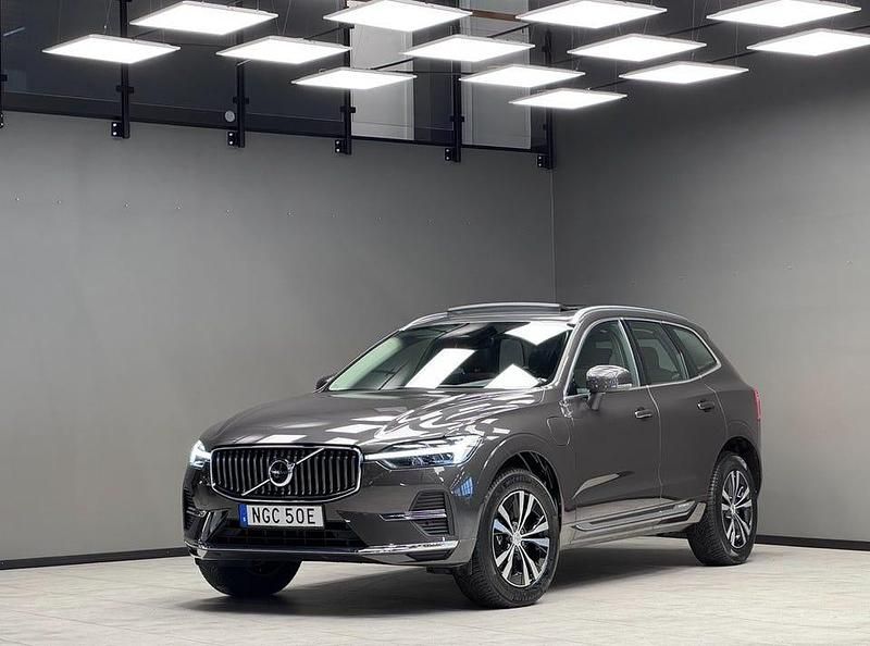 Begagnad Volvo XC60 Core 350 HK (257 kW) 2023 Grå SUV