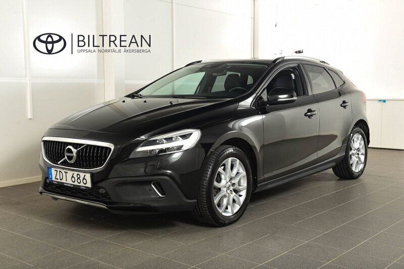 Svart Begagnad 2017 Volvo V40 CC Summum Kombi | 198 900 kr (Marknadspris) - Bild 1/4