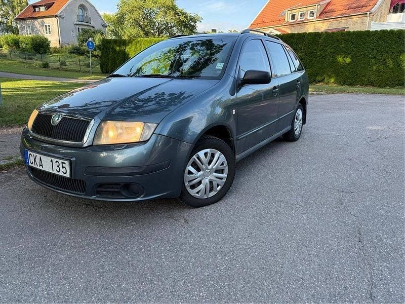 Blå Begagnad 2001 Skoda Fabia Kombi | 15 000 kr (Marknadspris) - Bild 1/4