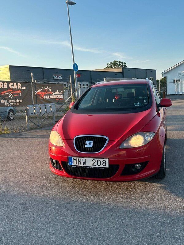 Röd Begagnad 2009 Seat Altea XL Minibuss | 59 500 kr (Marknadspris) - Bild 1/4