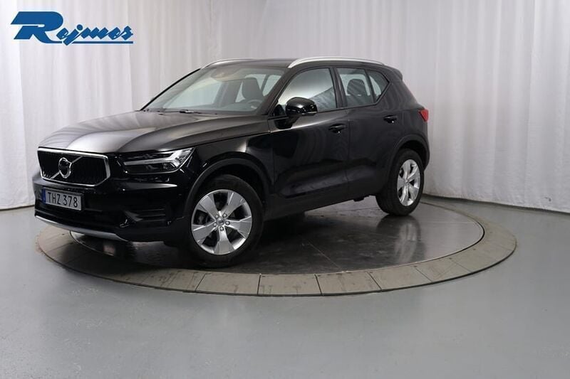 Svart Begagnad 2022 Volvo XC40 Momentum SUV | 299 900 kr (Bra pris) - Bild 1/4