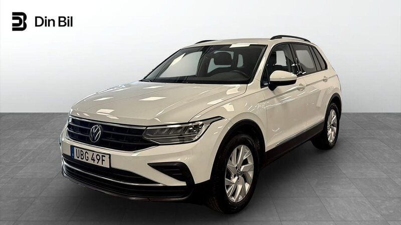 Vit (pure white) Begagnad 2022 VW Tiguan SUV | 294 900 kr (Bra pris) - Bild 1/4