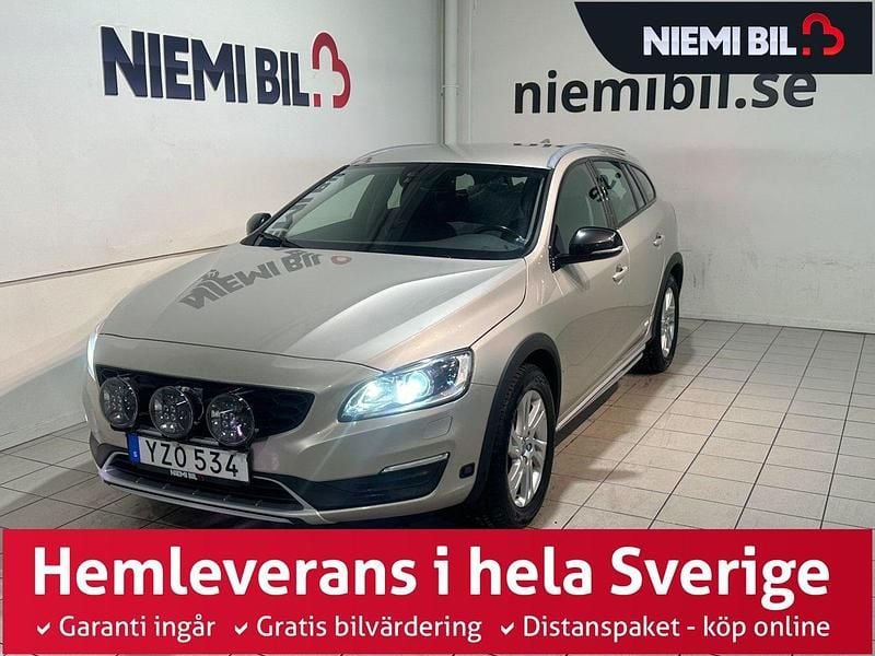 Ljusbrun (brun) Begagnad 2017 Volvo V60 CC Momentum Kombi | 244 900 kr (Marknadspris) - Bild 1/3