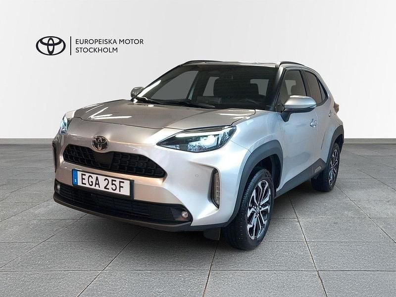 Silver Begagnad 2025 Toyota Yaris Hybrid Active SUV | 329 900 kr - Bild 1/3