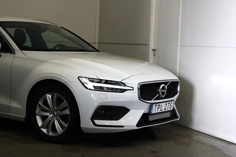 Begagnad Volvo V60 Momentum 190 HK (139 kW) 2020 Vit Kombi