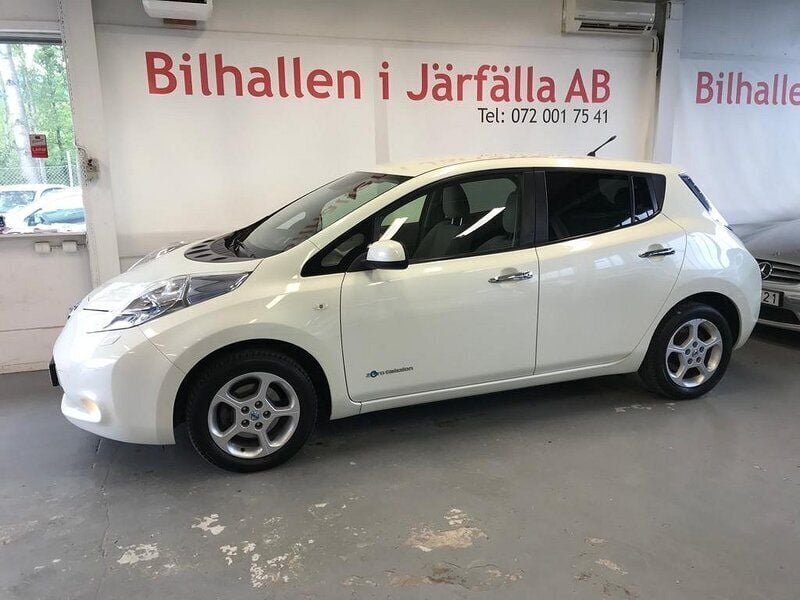 Vit Begagnad 2012 Nissan Leaf Halvkombi | 89 900 kr (Dyr) - Bild 1/4
