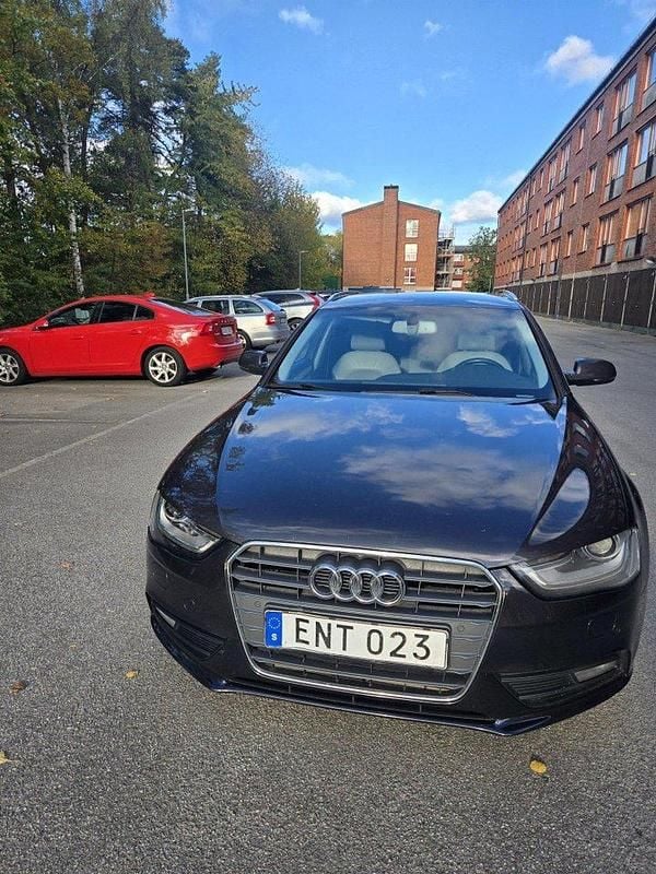 Grå Begagnad 2013 Audi A4 Kombi | 79 000 kr (Marknadspris) - Bild 1/4