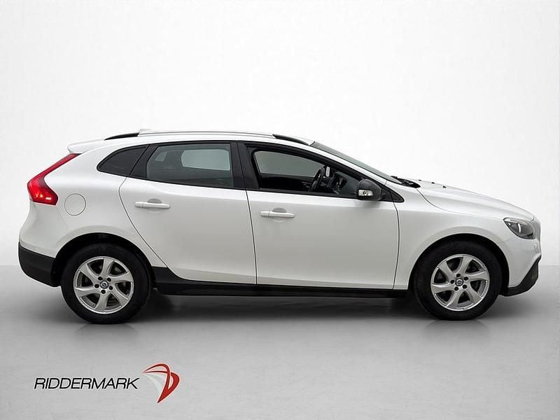Begagnad Volvo V40 114 HK (83 kW) 2014 Vit Halvkombi