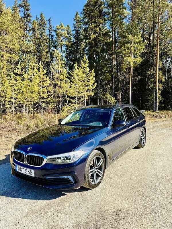Blå Begagnad 2020 BMW 520 Sport Line Kombi | 290 000 kr (Marknadspris) - Bild 1/4