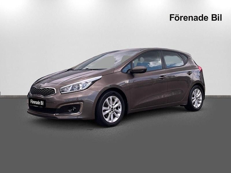 Brun Begagnad 2017 Kia Ceed Halvkombi | 119 900 kr (Dyr) - Bild 1/4