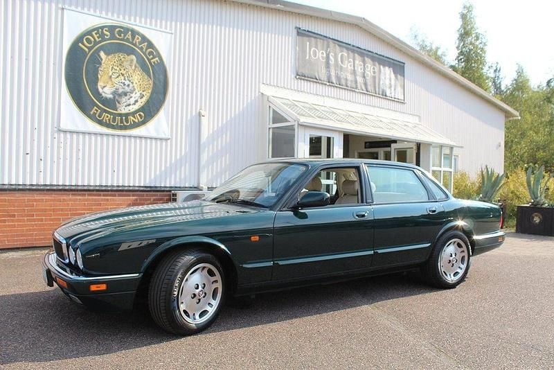 Mörkgrön Begagnad 1995 Jaguar XJ Sedan | 227 000 kr - Bild 1/4