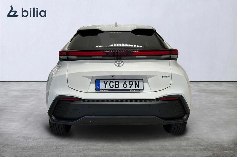 Begagnad Toyota C-HR Style 141 HK (103 kW) 2024 Vit SUV