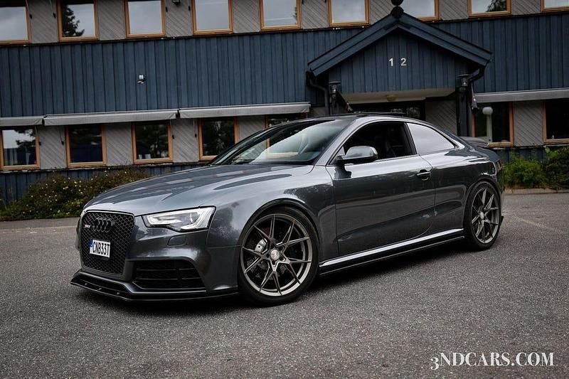 Grå Begagnad 2012 Audi RS5 Sportkupé | 329 900 kr (Dyr) - Bild 1/4