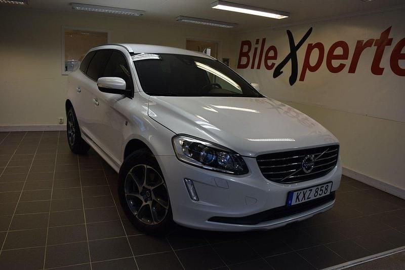 Vit Begagnad 2016 Volvo XC60 Ocean Race SUV | 199 900 kr (Marknadspris) - Bild 1/4