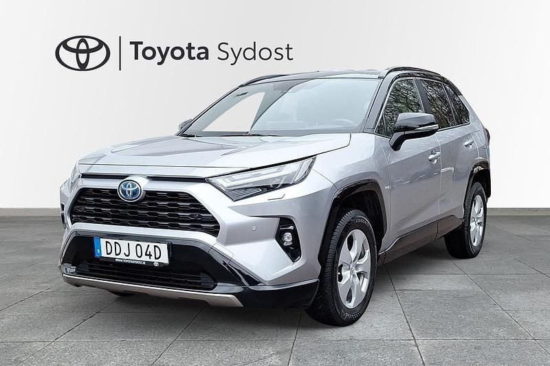 Grå Begagnad 2024 Toyota RAV4 Hybrid Style SUV | 399 000 kr (Bra pris) - Bild 1/3