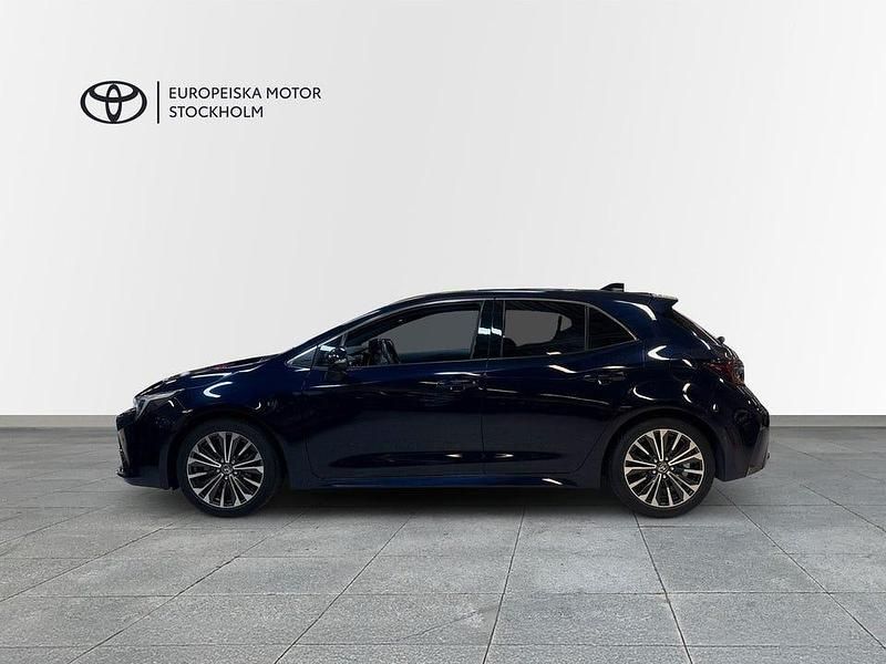 Begagnad Toyota Corolla Hybrid Style 140 HK (102 kW) 2024 Mörkblå (blå) Halvkombi