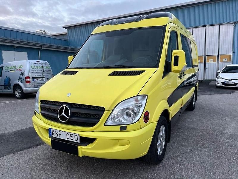 Flerfärgad (gul och svart) Begagnad 2010 Mercedes Sprinter Van | 99 800 kr - Bild 1/4