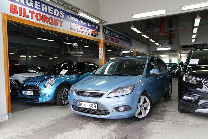 Begagnad Ford Focus 109 HK (80 kW) 2008 Grå Halvkombi