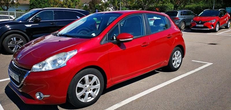 Röd Begagnad 2012 Peugeot 208 Halvkombi | 43 000 kr (Bra pris) - Bild 1/4