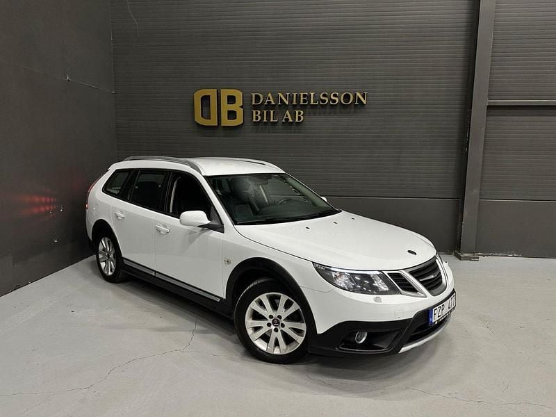 Vit Begagnad 2011 Saab 9-3X Kombi | 64 800 kr (Superpris) - Bild 1/4