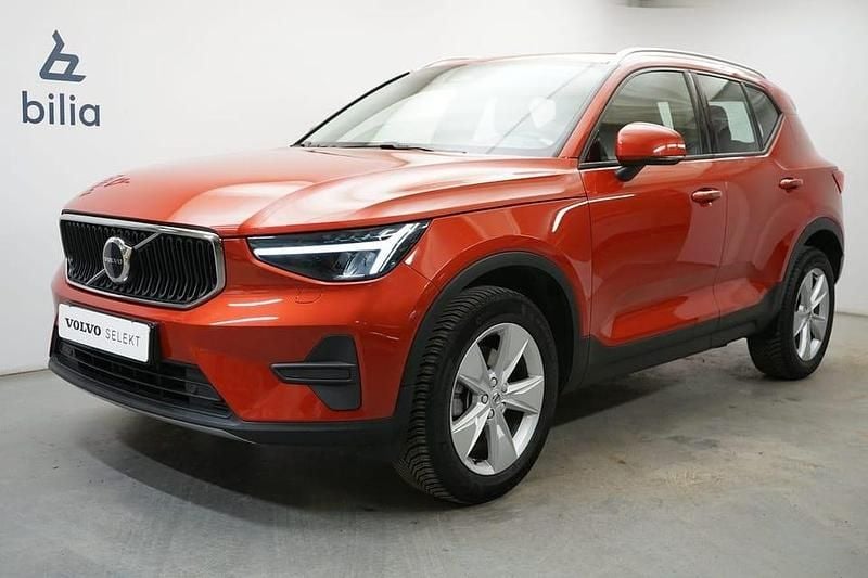 Röd Begagnad 2023 Volvo XC40 Core SUV | 329 900 kr (Bra pris) - Bild 1/3