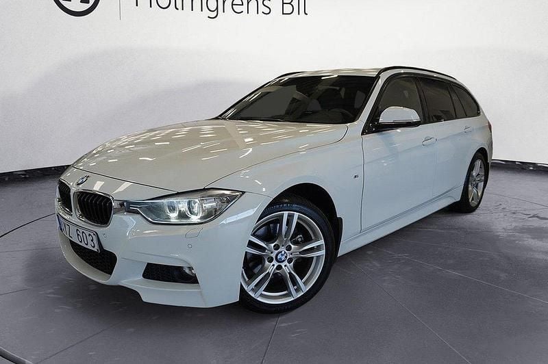 Vit (alpinvit) Begagnad 2013 BMW 320 M Sport Kombi | 149 900 kr (Dyr) - Bild 1/4