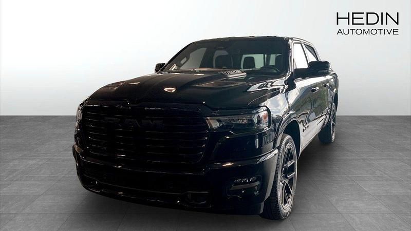 Svart (black) Ny 2025 RAM 1500 Pickup | 1 174 880 kr - Bild 1/4