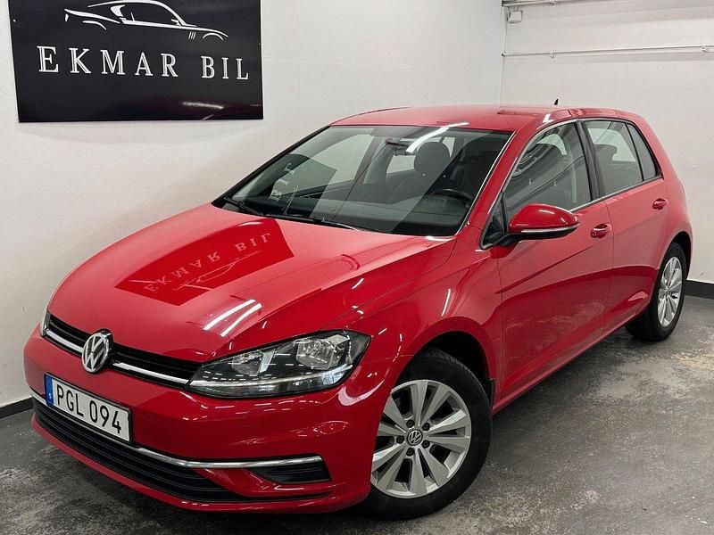 Röd Begagnad 2017 VW Golf VII Halvkombi | 124 900 kr (Marknadspris) - Bild 1/4