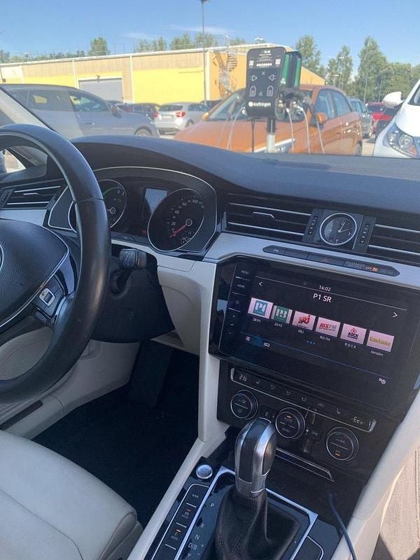 Silver Begagnad 2018 VW Passat GTE Kombi | 120 000 kr (Bra pris) - Bild 1/4