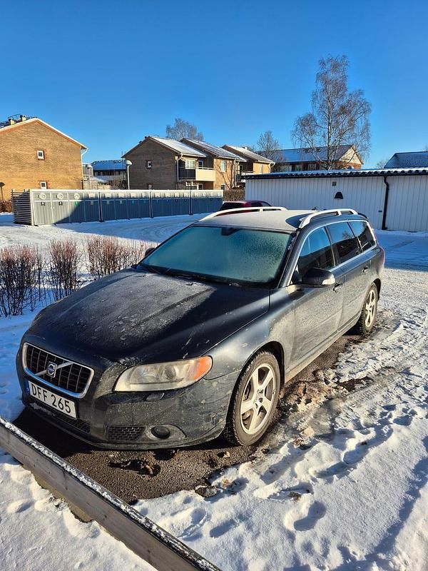 Begagnad 2009 Volvo V70 Kombi | 49 500 kr (Marknadspris) - Bild 1/4
