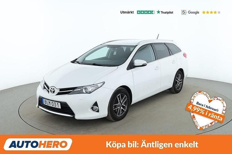 Begagnad Toyota Auris Touring Sports Edition 133 HK (97 kW) 2015 Vit Kombi