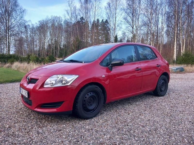 Begagnad Toyota Auris 97 HK (71 kW) 2007 Halvkombi