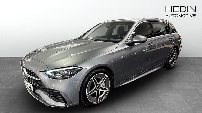 Grå (grey) Begagnad 2024 Mercedes C200 AMG line Kombi | 439 900 kr (Bra pris) - Bild 1/4