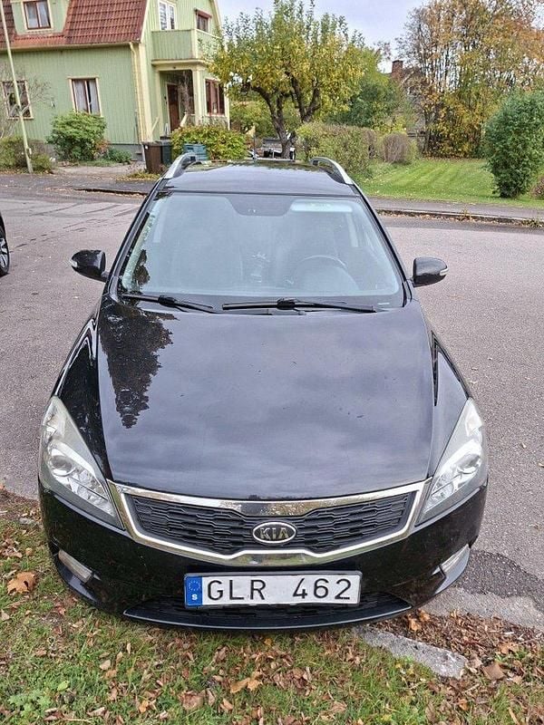 Svart Begagnad 2010 Kia Ceed Sportswagon 4 Kombi | 69 000 kr (Marknadspris) - Bild 1/4