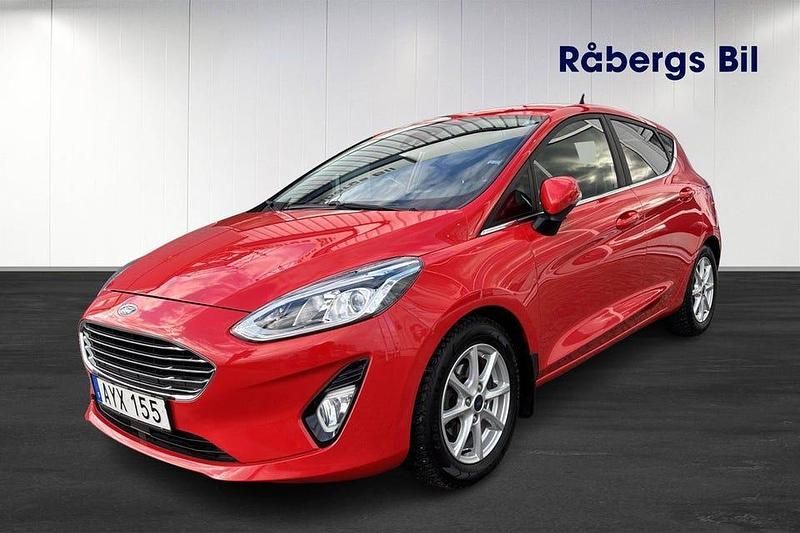 Röd Begagnad 2018 Ford Fiesta Titanium Halvkombi | 179 800 kr (Dyr) - Bild 1/4