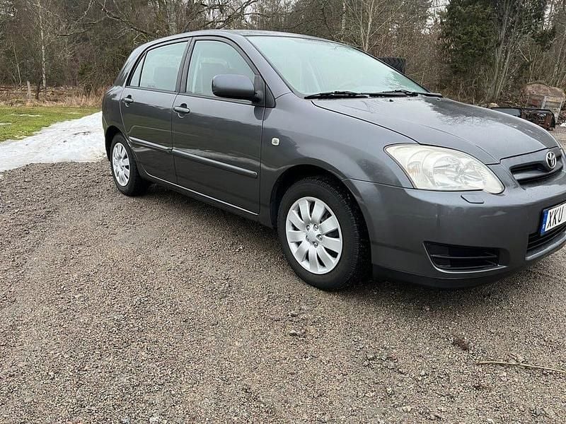 Begagnad Toyota Corolla 110 HK (80 kW) 2006 Grå