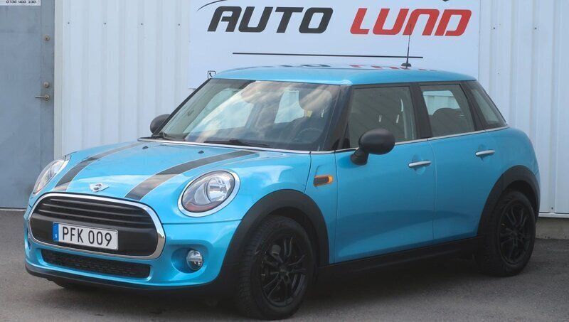 Blå (blåmetallic) Begagnad 2017 Mini ONE Salt Halvkombi | 109 900 kr (Marknadspris) - Bild 1/4