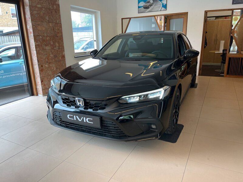 Vit Ny 2024 Honda Civic Sport Halvkombi | 404 800 kr (Dyr) - Bild 1/4