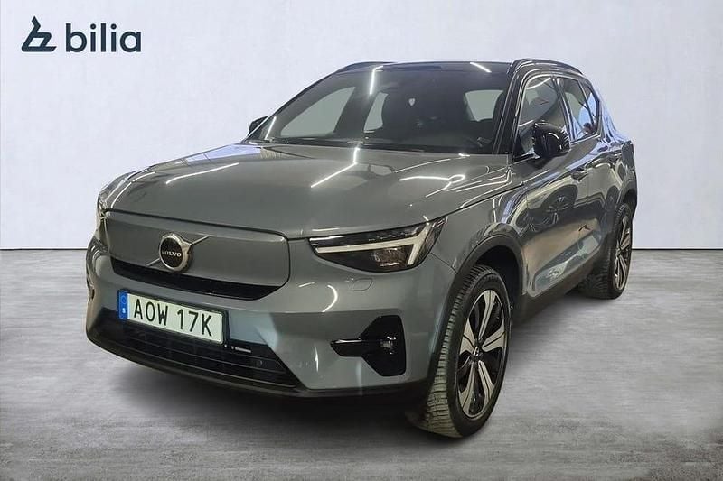 Grå Begagnad 2022 Volvo XC40 Plus SUV | 334 900 kr (Superpris) - Bild 1/3