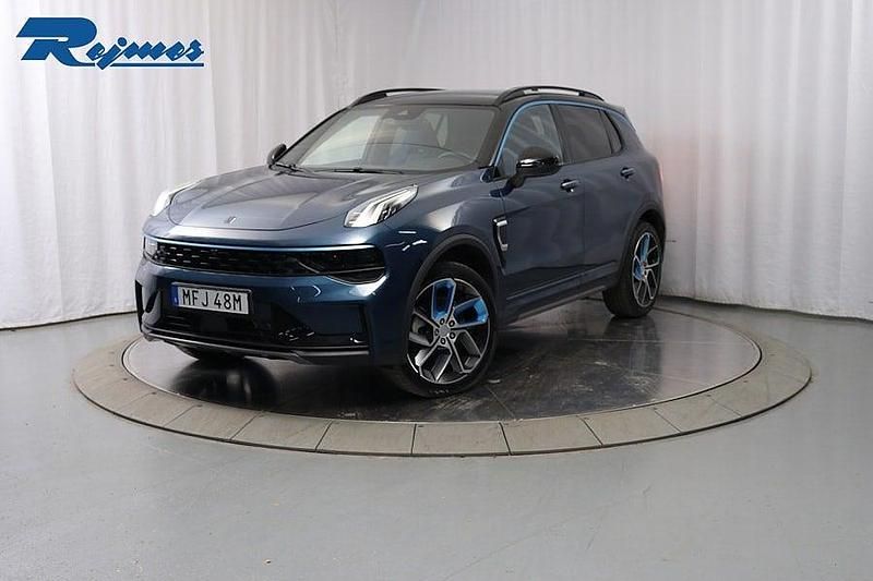 Blå Begagnad 2023 Lynk & Co 01 SUV | 299 800 kr (Marknadspris) - Bild 1/4