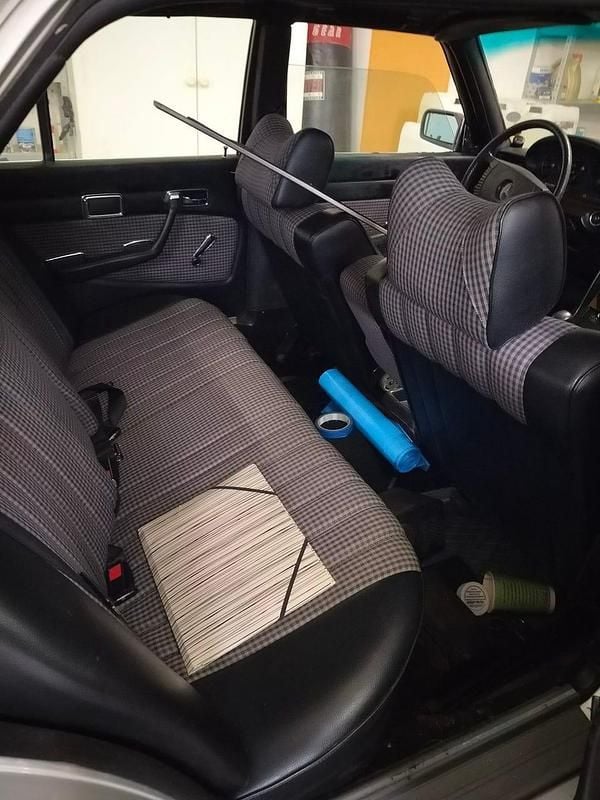 Begagnad Mercedes 280 SE 185 HK (136 kW) 1975