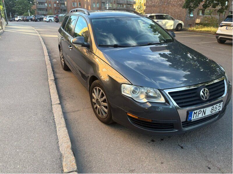 Grå Begagnad 2010 VW Passat Trendline Kombi | 29 500 kr (Bra pris) - Bild 1/4