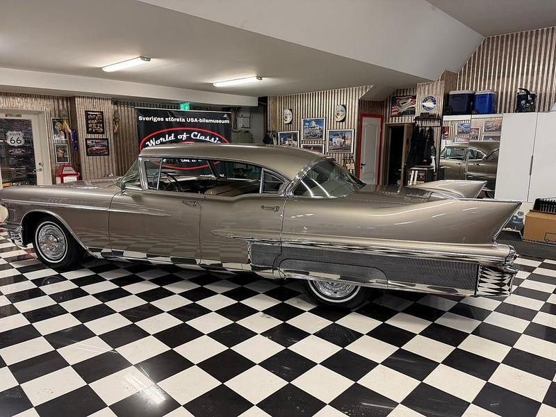 Begagnad Cadillac Fleetwood 310 HK (228 kW) 1958 Chamapgnemetallic Sedan