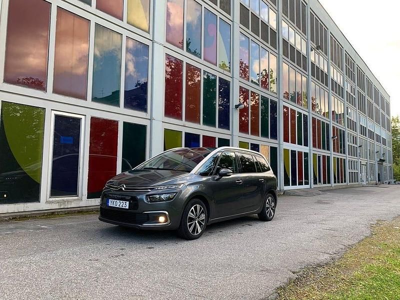 Grå Begagnad 2017 Citroën Grand C4 Picasso Minibuss | 149 900 kr (Lite dyr) - Bild 1/4