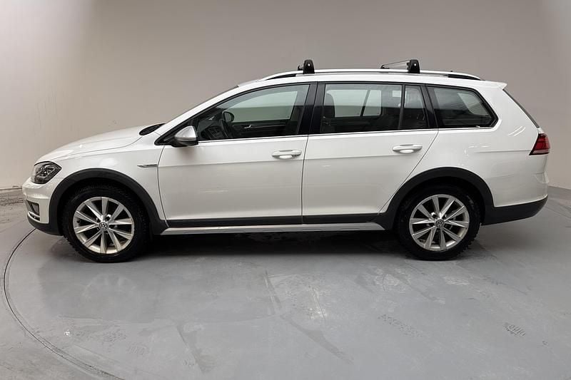 Begagnad VW Golf Alltrack 180 HK (132 kW) 2018 Vit Kombi
