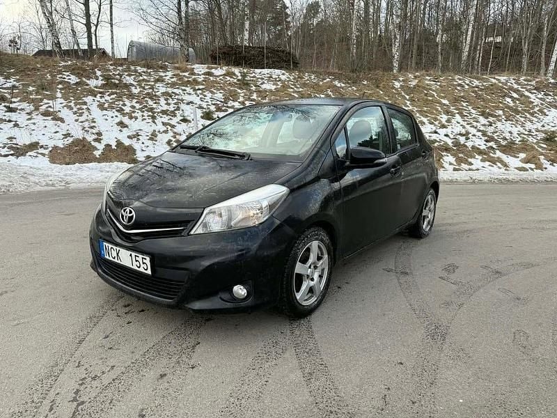Begagnad Toyota Yaris 99 HK (72 kW) 2012 Halvkombi