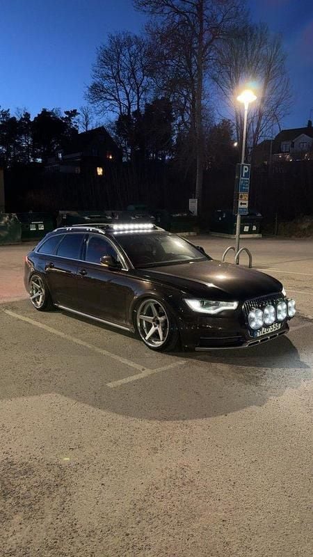 Brun Begagnad 2013 Audi A6 Allroad Kombi | 160 000 kr (Marknadspris) - Bild 1/4
