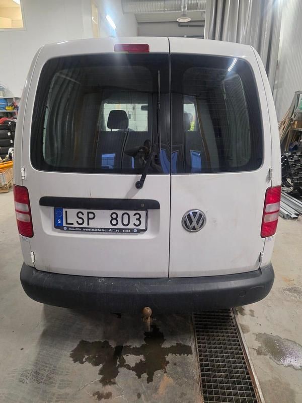 Begagnad VW Caddy 102 HK (75 kW) 2011 Minibuss